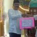 Sekda Kota Solok, Syaiful menyerahkan bantuan ramadhan untuk Masjid Darussalam Galanggang Batuang.(Ist)