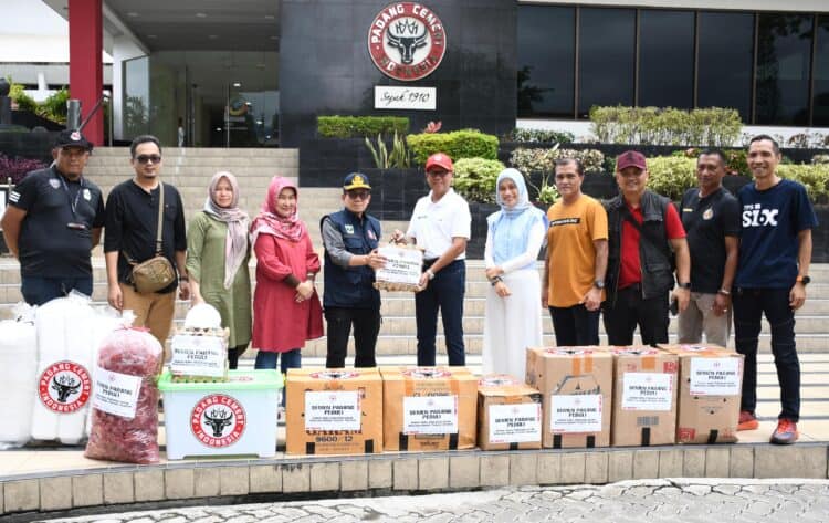 Bantuan Kemanusiaan untuk Pessel Semen Padang Kirim Bahan Makanan untuk Dapur Umum