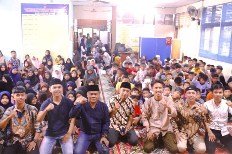 BEM-KM Politeknik Negeri Padang Santuni 200 Anak Yatim Piatu dan Fakir Miskin di Pauh