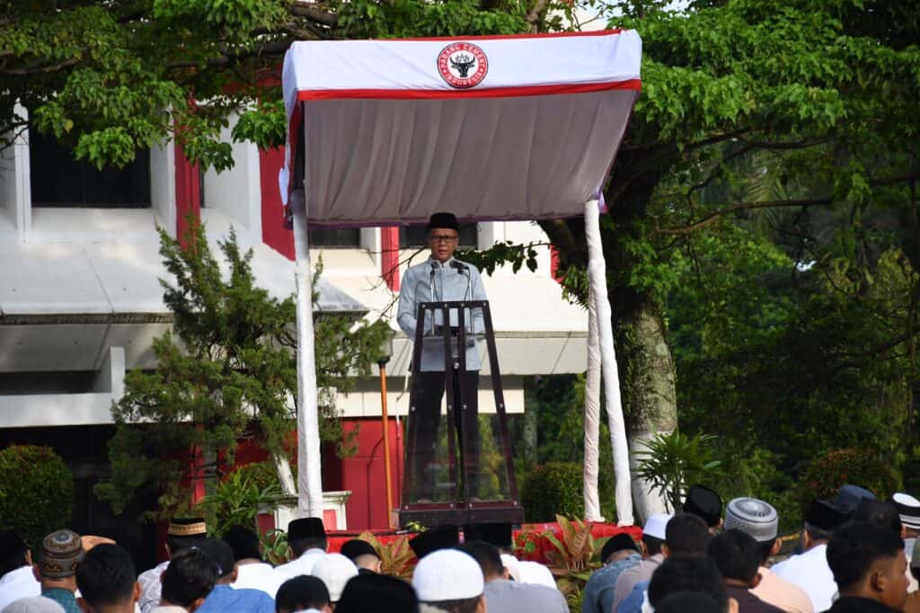 Ribuan Warga Salat Ied di Plaza Kantor Pusat Semen Padang, Dirut: Sambut Kemenangan dengan Tingkatkan Iman dan Taqwa