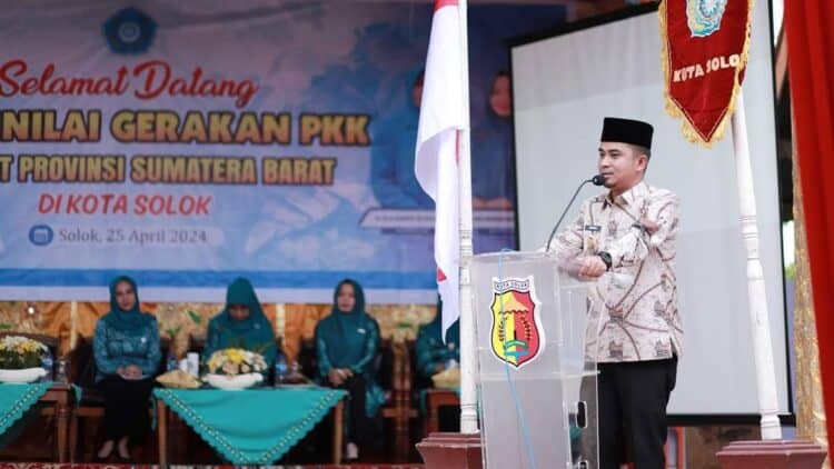 Wakil Wali Kota Solok, Dr. Ramadhani Kirana Putra saat menerima kedatangan tim penilai PKK tingkat Sumbar.(Prokomp)