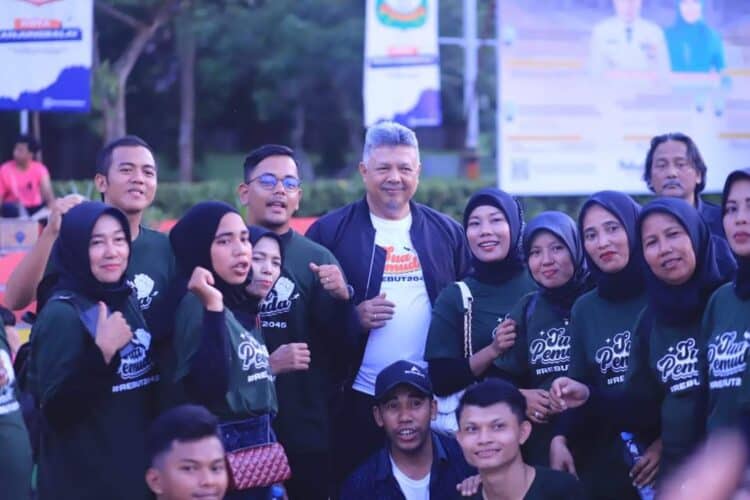 Wali Kota Solok, H. Zul Elfian Umar bersama peserta SUA Pemuda di Kota Pekanbaru.(Ist)