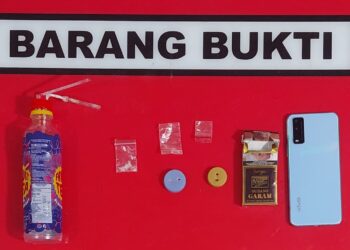 Barang bukti narkoba jenis sabu dan alat hisab yang diamankan tim Satres Narkoba Polres Solok Kota dari salah seorang pelaku.(Ist)