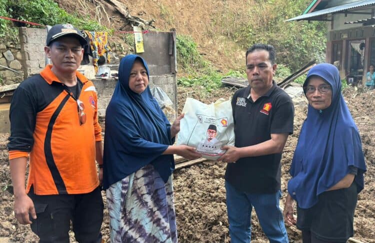 Andre Rosiade Kirim Ribuan Sembako untuk Korban Longsor Sawahlunto