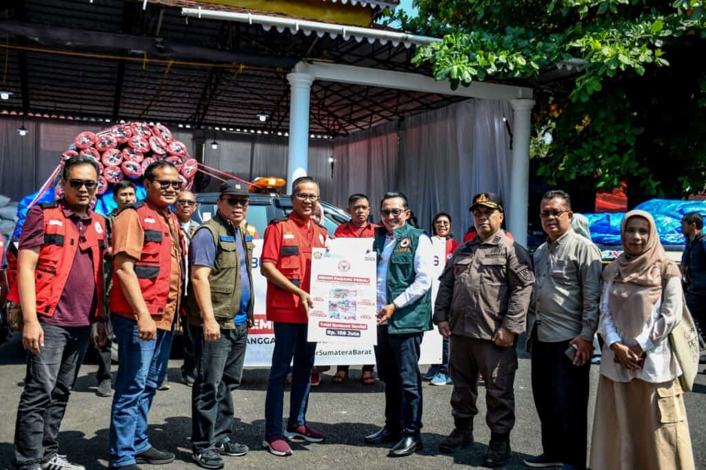 Dirut Semen Padang Kunjungi Lokasi Banjir Bandang, Bupati: Bantu Kami Bangkit