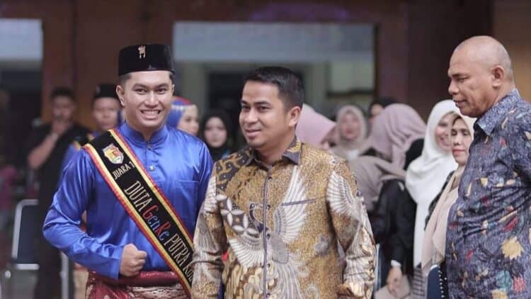 Wakil Wali Kota Solok, Dr. Ramadhani Kirana Putra saat menghadiri malam puncak Apresiasi Duta GenRe Kota Solok 2024.(Prokomp)