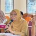 Kepala Dinas Kesehatan Kota Solok, Dr. Elvi Rosanti saat memberikan sosialiasi terkait standar re-akreditasi laboratotium.(Ist)