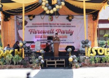 Wakil Wali Kota Solok, Dr. Ramadhani Kirana Putra saat menyampaikan pesan dalam perpisahan pelajar di SMK N 1 Kota Solok.(Ist)