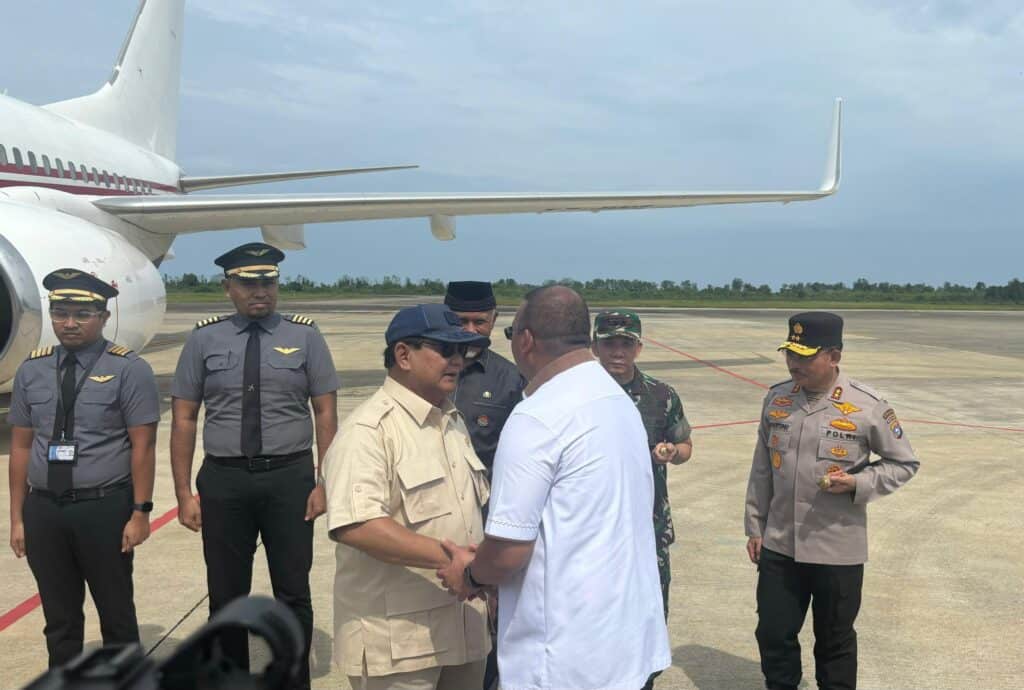 Prabowo Langsung Terbang dari Luar Negeri ke Padang Beri Bantuan Korban Banjir Bandang Lahar Dingin