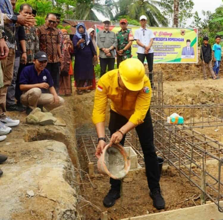 BTS di Nagari Koto Tuo Dibangun, Bupati dan Warga Berterima Kasih ke Andre Rosiade