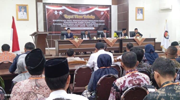 Rapat pleno KPU Kabupaten Solok dalam rekapitulasi PSU pemilu DPD RI dapil Sumbar.(Ist)