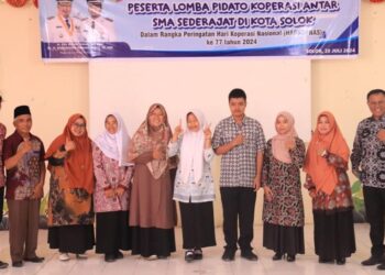 Lomba pidato koperasi tingkat SLTA/sederajat Kota Solok dalam rangka peringatan Hari Koperasi Nasional di SMP N 5 kota Solok.(Ist)