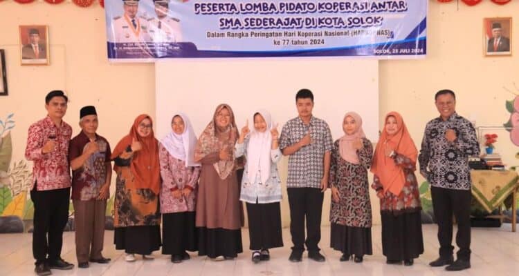 Lomba pidato koperasi tingkat SLTA/sederajat Kota Solok dalam rangka peringatan Hari Koperasi Nasional di SMP N 5 kota Solok.(Ist)