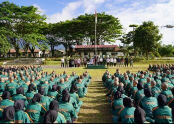 Mahasiswa Baru PNP Ikuti Diklat BINTALFISDIS di Padang Panjang