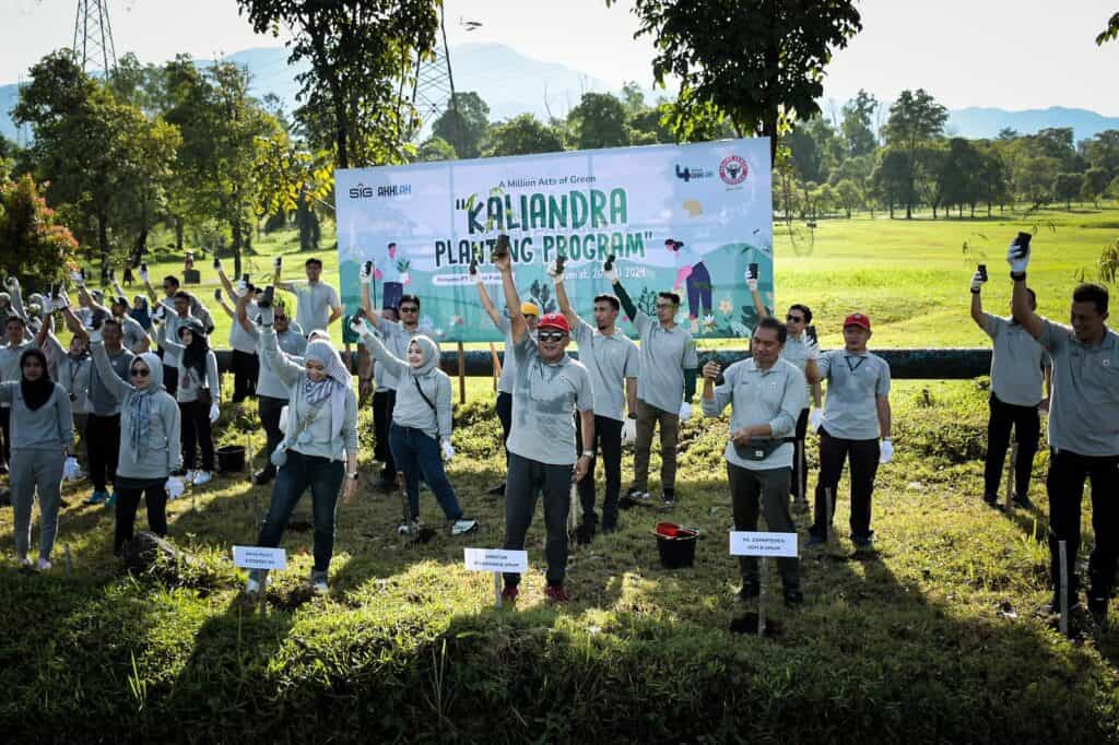 Rangkaian 4 Tahun AKHLAK BUMN, PT Semen Padang Gelar "A Million Acts of Green Kaliandra Planting Program"