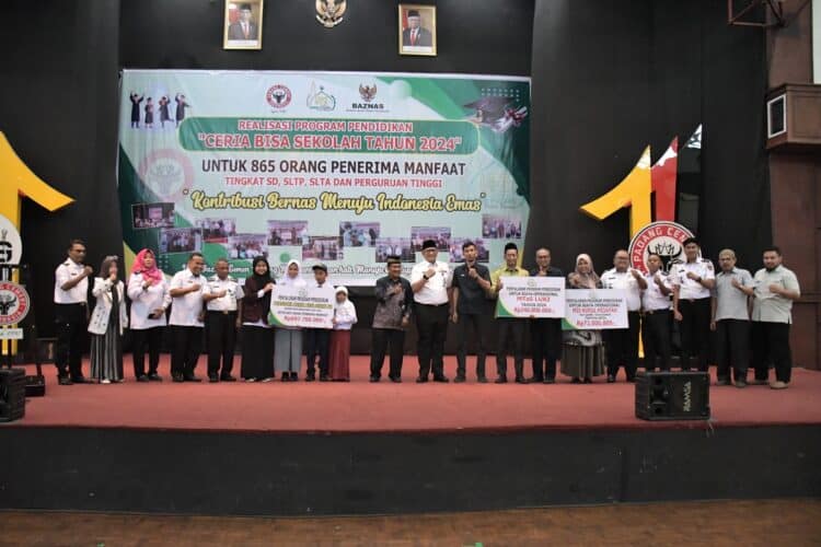 UPZ Baznas Semen Padang Serahkan Bantuan Pendidikan Rp1 Miliar lebih