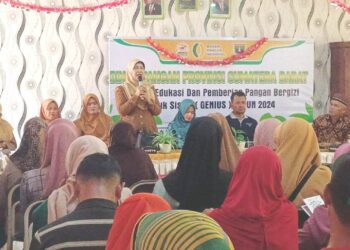 Dinas Pangan Kota Solok memberikan sosialisasi dan edukasi terkait pangan dan gizi bagi orang tua siswa sekolah pelaksana GENIUS.(Ist)