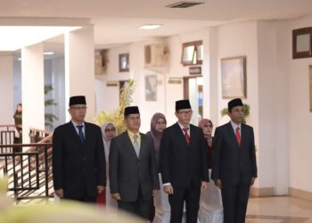 4 pejabat pimpinan tinggi pratama dan administrator ucapkan sumpah jabatan di Balai Kota Solok.(Prokomp)