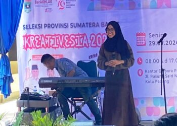 Fauzyah Nurul Islami saat tampil pada seleksi nyanyi solok dalam ajang seleksi Kreativesia Tingkat Sumbar 2024.(Ist)