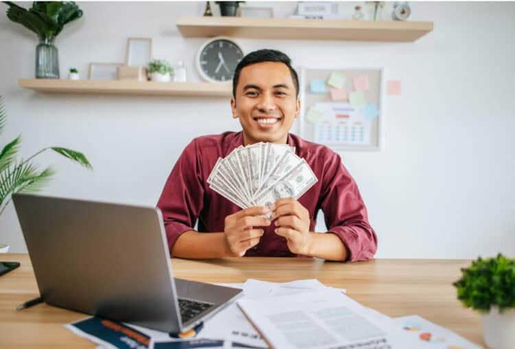 https://www.freepik.com/free-photo/man-working-office-holding-money-with-laptop-documents-desk_20615934.htm#fromView=search&page=1&position=20&uuid=411be8f2-2ad6-4eab-b976-122545b0e5ce