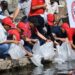 PT Semen Padang Restocking 3000 Ekor Ikan Bilih Hasil Pemijahan di Danau Singkarak