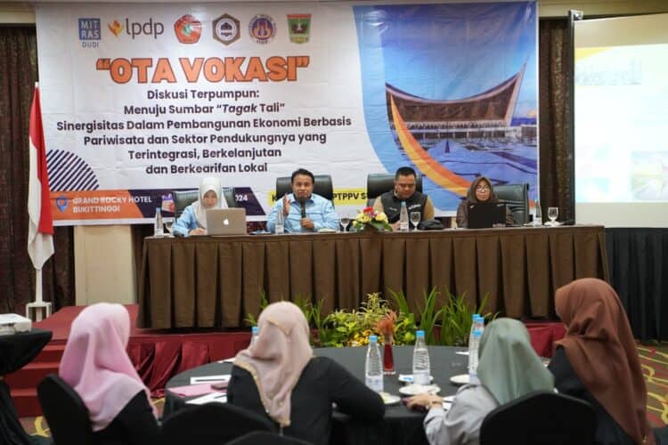 Konsorsium Perguruan Tinggi Pendidikan Vokasi Sumatera Barat (PTPV SUMBAR) dengan bangga menyelenggarakan Focus Group Discussion (FGD) bertajuk "Tagak Tali - Sinergitas dalam Pembangunan Ekonomi Berbasis Pariwisata dan Sektor Pendukungnya."