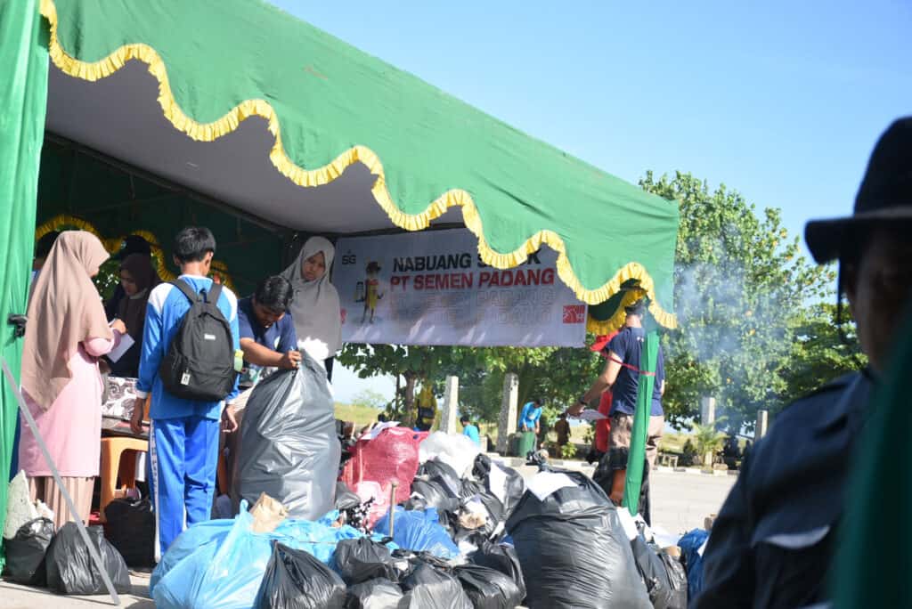 Program Nabuang Sarok: Tukar Poin Kantong Semen Bekas Jadi Emas