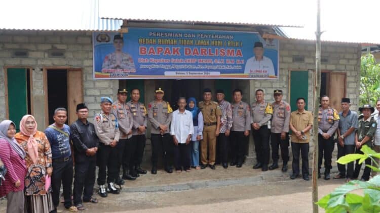 Peresmian rumah baru Darlisman oleh Kapolres Solok, AKBP Muari.(Ist)