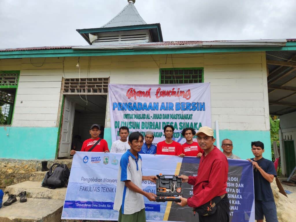 Pemberdayaan Kepada Masyarakat di Pedalaman Mentawai, Fakultas Teknik Unand dan UPZ Baznas Semen Padang Hadirkan Panel Surya Berkapasitas 4500 Watt di Dusun Boriai