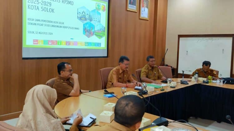 Sosialisasi penyusunan dokumen Kajian Lingkungan Hidup Strategis (KLHS) Rencana Jangka Menengah Daerah (RPJMD) Kota Solok tahun 2025-2029.(Ist)