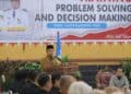 Wakil Wali Kota Solok, Dr. Ramadhani Kirana Putra membuka training problem solving bagi pejabat administrator Kota Solok.(Ist)