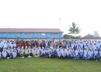 Ratusan remaja mengikuti Gerakan Nasional Aksi Bergizi di Lapangan Merdeka Kota Solok.(Ist)