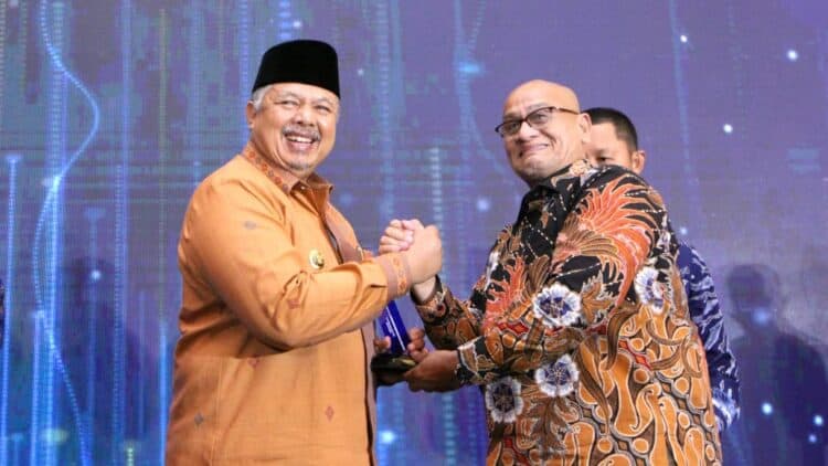 Wali Kota Solok, H. Zul Elfian Umar menerima penghargaan Tokoh Indonesia 2024 dari Tempo.(Ist)