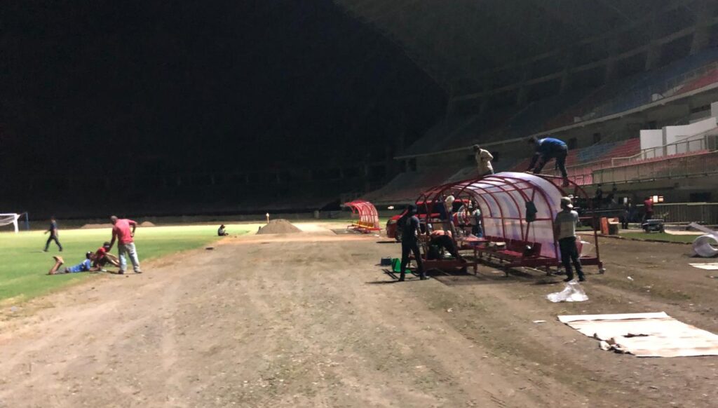 Persiapan penggunaan Stadion Utama Sumbar untuk laga Semen Padang FC