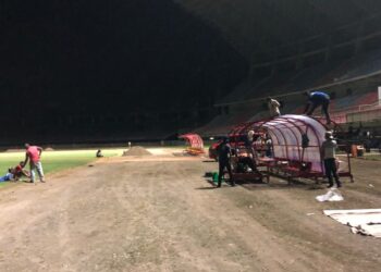 Persiapan penggunaan Stadion Utama Sumbar untuk laga Semen Padang FC