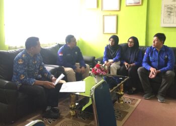 Petugas SPAG Kototabang berkoordinasi dengan DLH Kota Solok.(Ist)