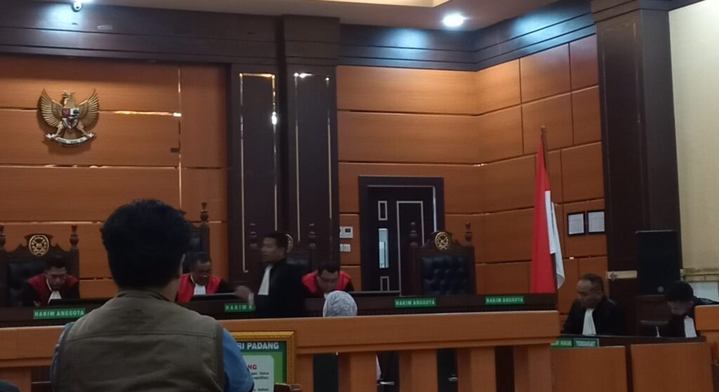 Sidang pembacaan pledoi dugaan kasus penggelapan di Pengadilan Negeri Padang