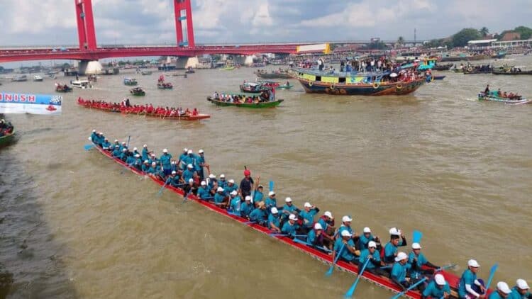 Kemeriahan Festival Perahu Bidar Tradisional di Sungai Musi Palembang.(Ist)