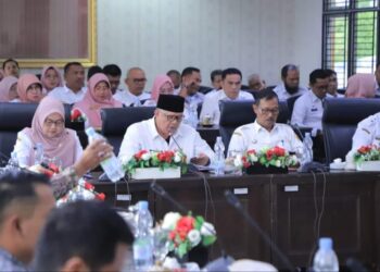 Wali Kota Solok, H. Zul Elfian Umar menyampaikan rancangan perubahan KUA PPAS 2024 dan rancangan KUA PPAS tahun 2025 di sidang DPRD Kota Solok.(Ist)