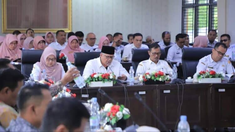 Wali Kota Solok, H. Zul Elfian Umar menyampaikan rancangan perubahan KUA PPAS 2024 dan rancangan KUA PPAS tahun 2025 di sidang DPRD Kota Solok.(Ist)