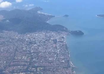 Pemandangan Kota Padang dari ketinggian