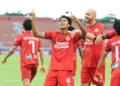 Selebrasi pemain Semen Padang FC, Gala Pagamo saat mencetak gol ke gawang PSBS Biak