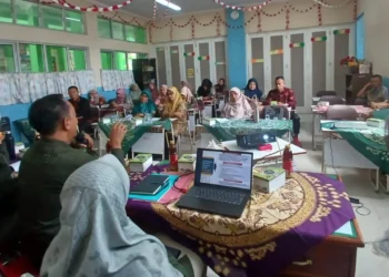 DLH Kota Solok melakukan pembinaan CSAK di SDN 21 Simpang Rumbio.(Ist)