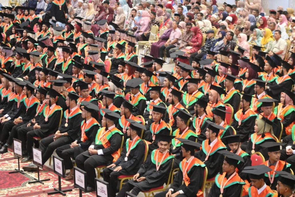 Wisuda ke-68 Politeknik Negeri Padang: Melangkah Menuju Kesuksesan