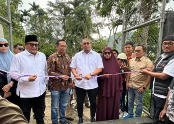 Resmikan BTS di Sungai Patai Tanah Datar, Andre Rosiade: Kami Tidak Omon-omon, tapi Langsung Eksekusi