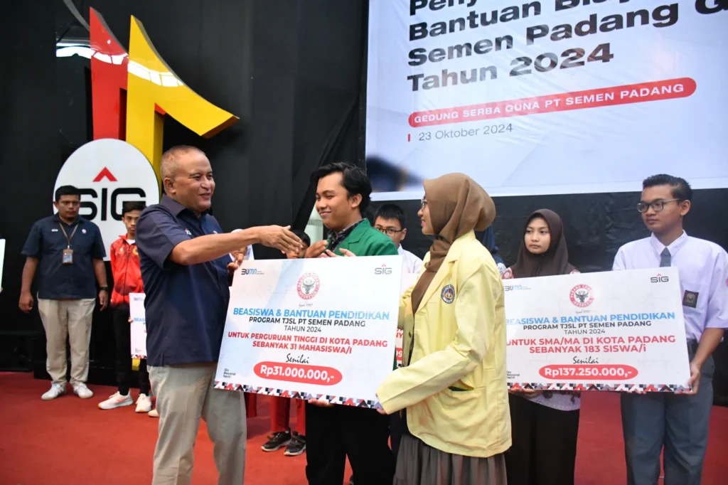 Dukung Pendidikan 2.237 Pelajar, Mahasiswa dan Atlet Berprestasi, Semen Padang Group Salurkan Beasiswa Rp2,5 M