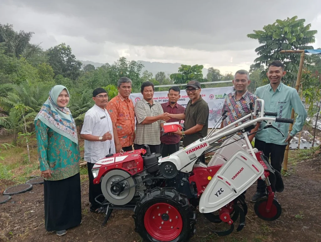 Dapat Bantuan Bantuan Hand Traktor dari Semen Padang, Kelompok Tani Padayo Ungkapkan Rasa Syukur