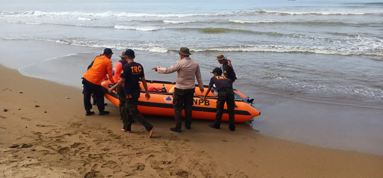 Tim SAR Lanjutkan Pencarian Remaja yang Dilaporkan Tenggelam di Pantai Pasir Jambak