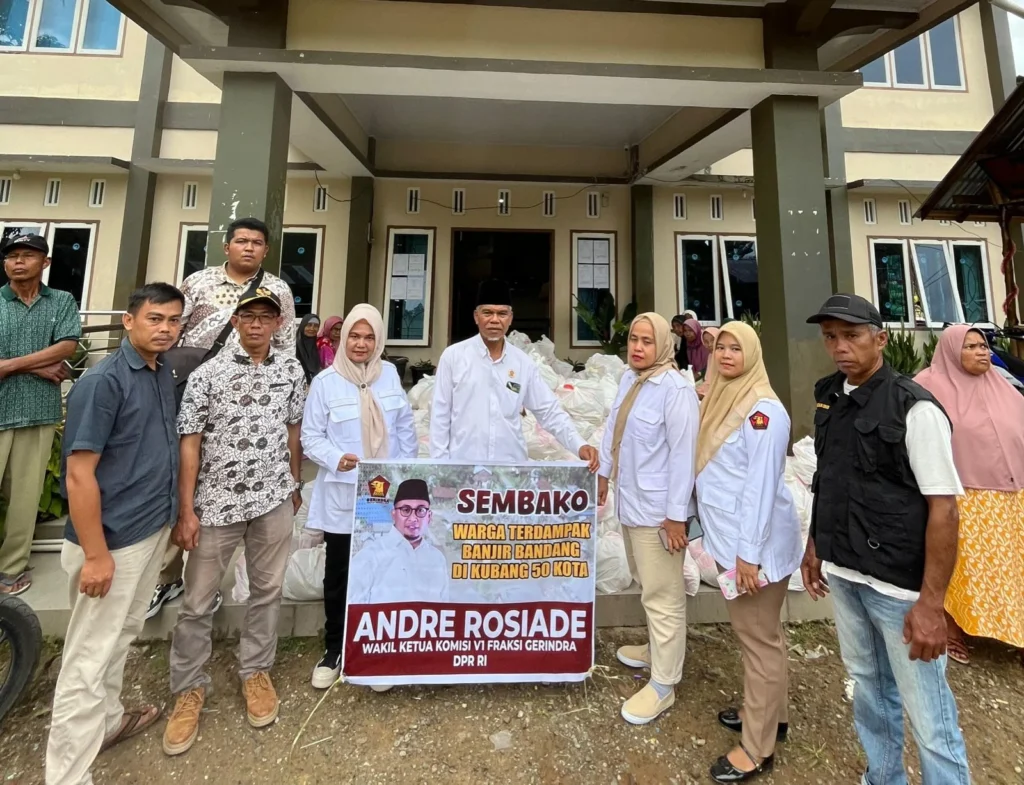 Andre Rosiade Kirim 1.500 Paket Sembako untuk Korban Banjir Bandang Lima Puluh Kota