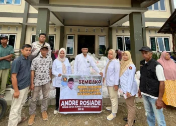 Andre Rosiade Kirim 1.500 Paket Sembako untuk Korban Banjir Bandang Lima Puluh Kota